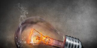 Dlaczego leci dym z pod maski?