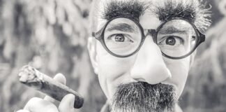 O czym świadczy biały dym z rury wydechowej?