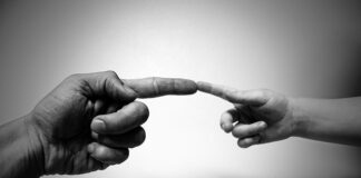 Czy można dotykać wybielacza?